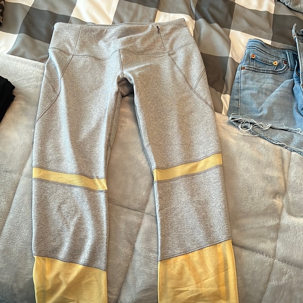Calia by Carrie gray and yellow mesh leggings